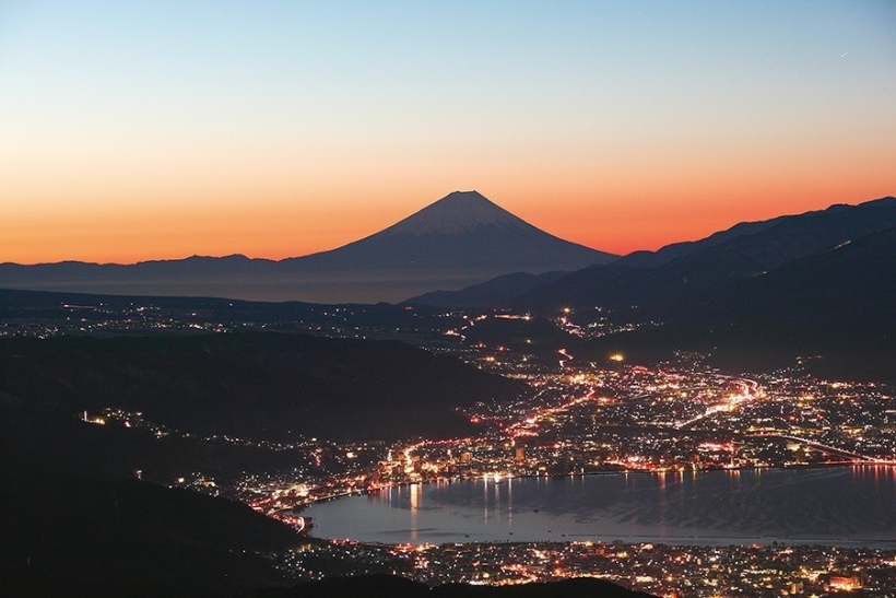 諏訪湖と富士山遠望